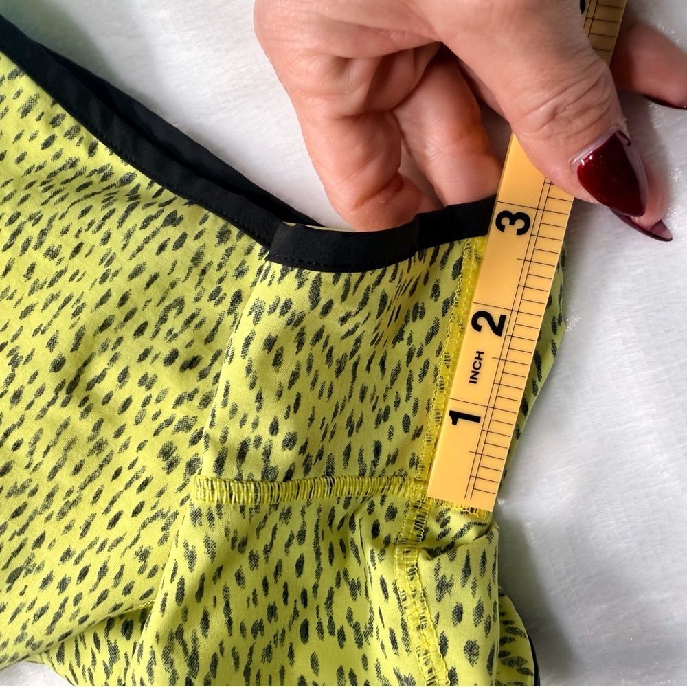 Lululemon Speed Up Shorts 2.5” Dottie Dash Clarity Yellow Black Sz 4 - Picture 9 of 9